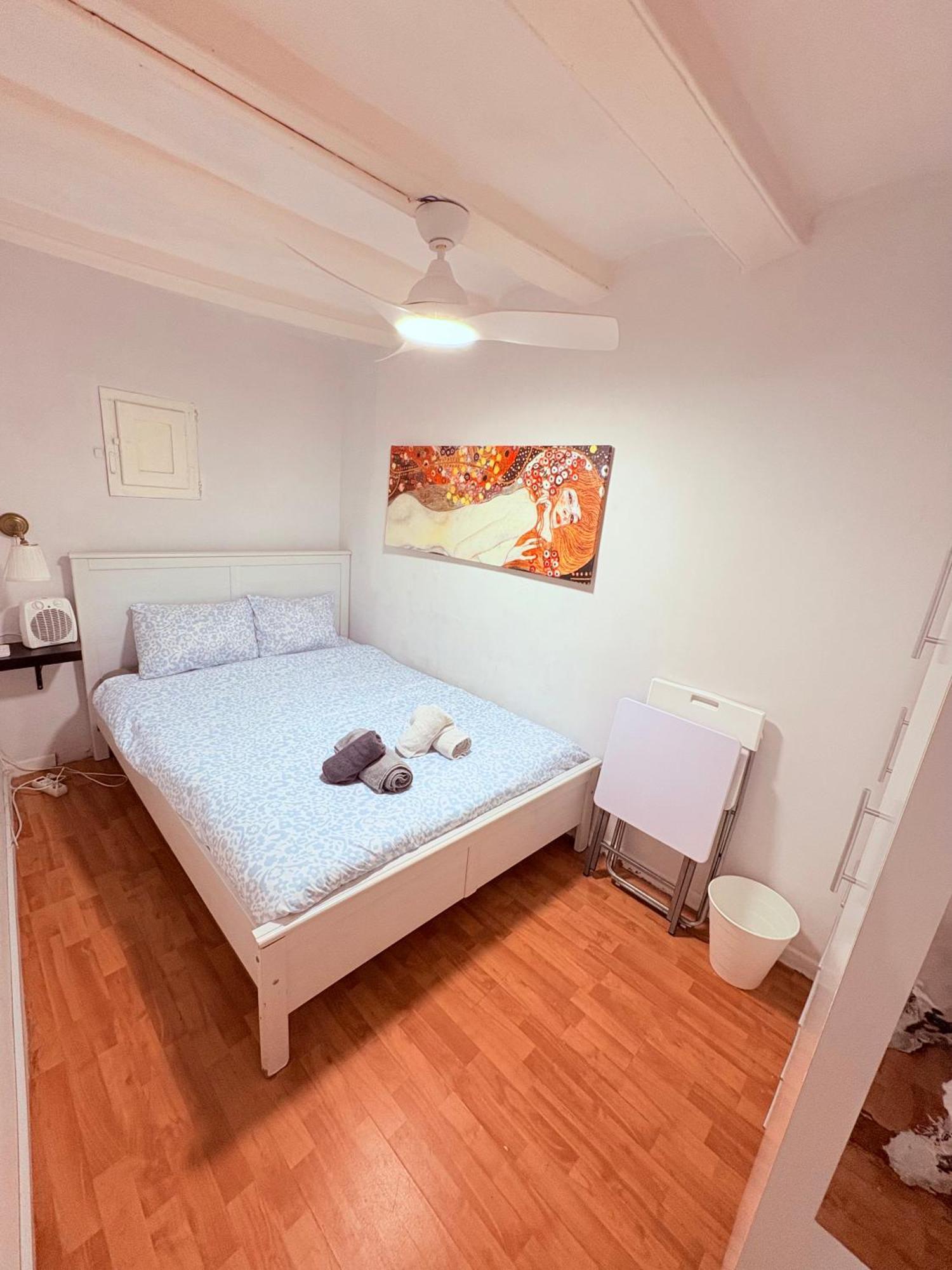 Stunning Flat For 6 People 3 Blocks From The Beach Plus Welcome Breakfast バルセロナ エクステリア 写真