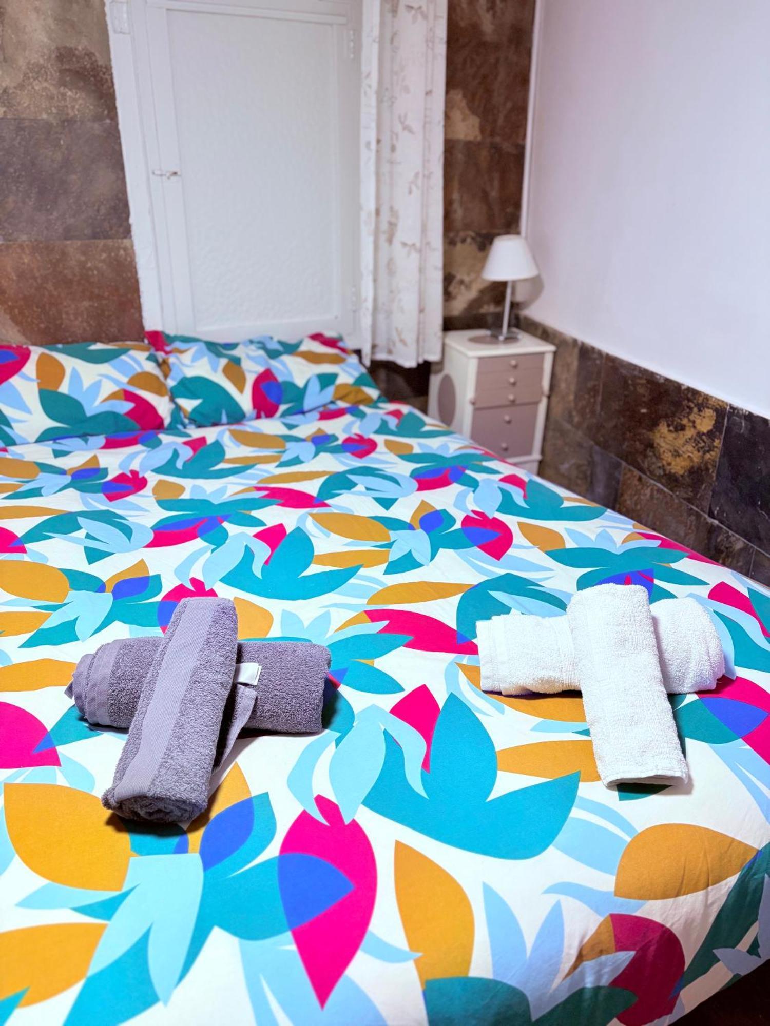 Stunning Flat For 6 People 3 Blocks From The Beach Plus Welcome Breakfast バルセロナ エクステリア 写真