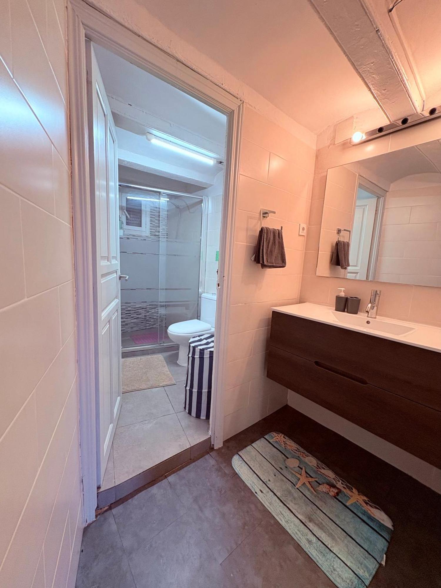 Stunning Flat For 6 People 3 Blocks From The Beach Plus Welcome Breakfast バルセロナ エクステリア 写真