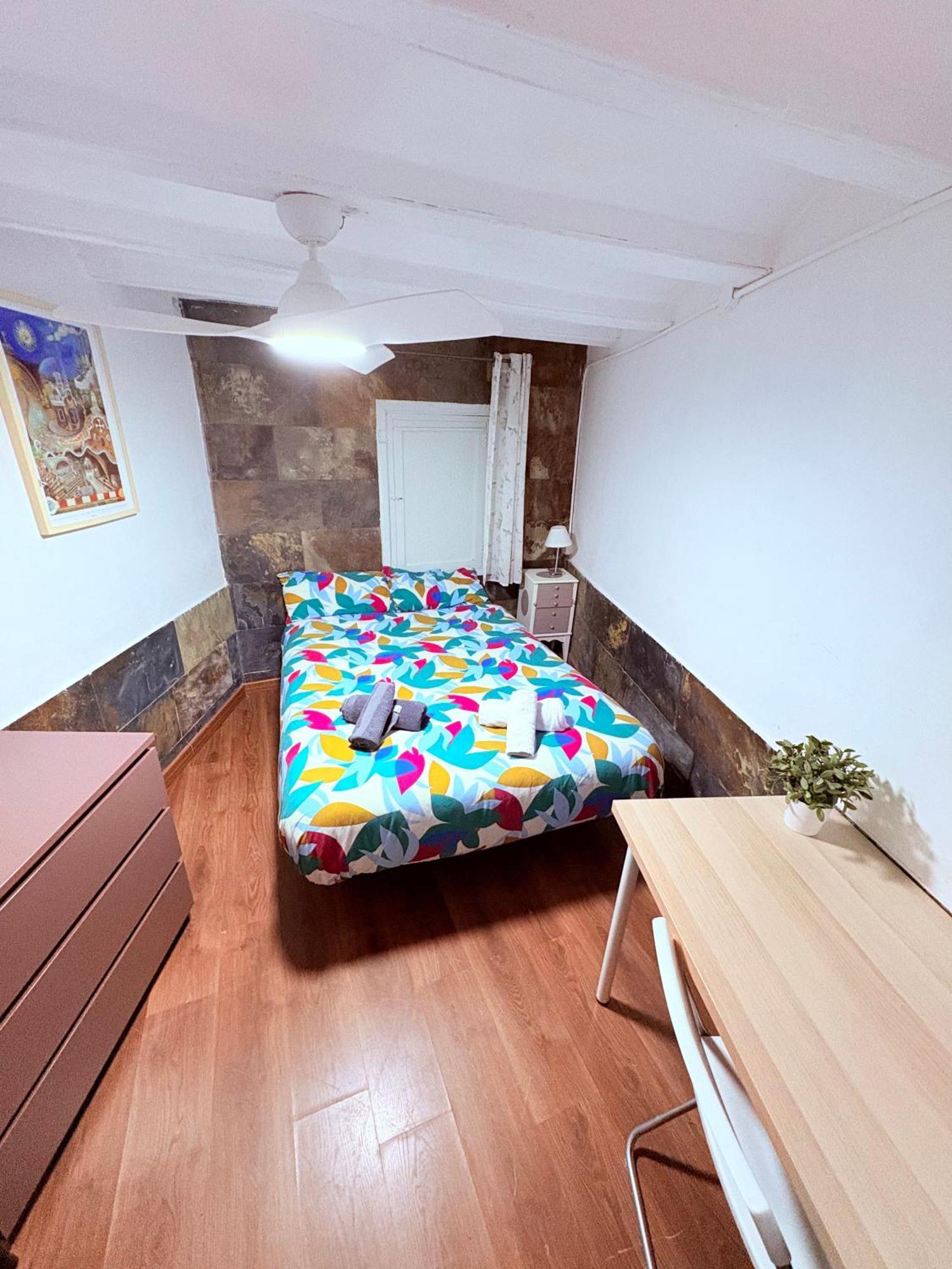 Stunning Flat For 6 People 3 Blocks From The Beach Plus Welcome Breakfast バルセロナ エクステリア 写真