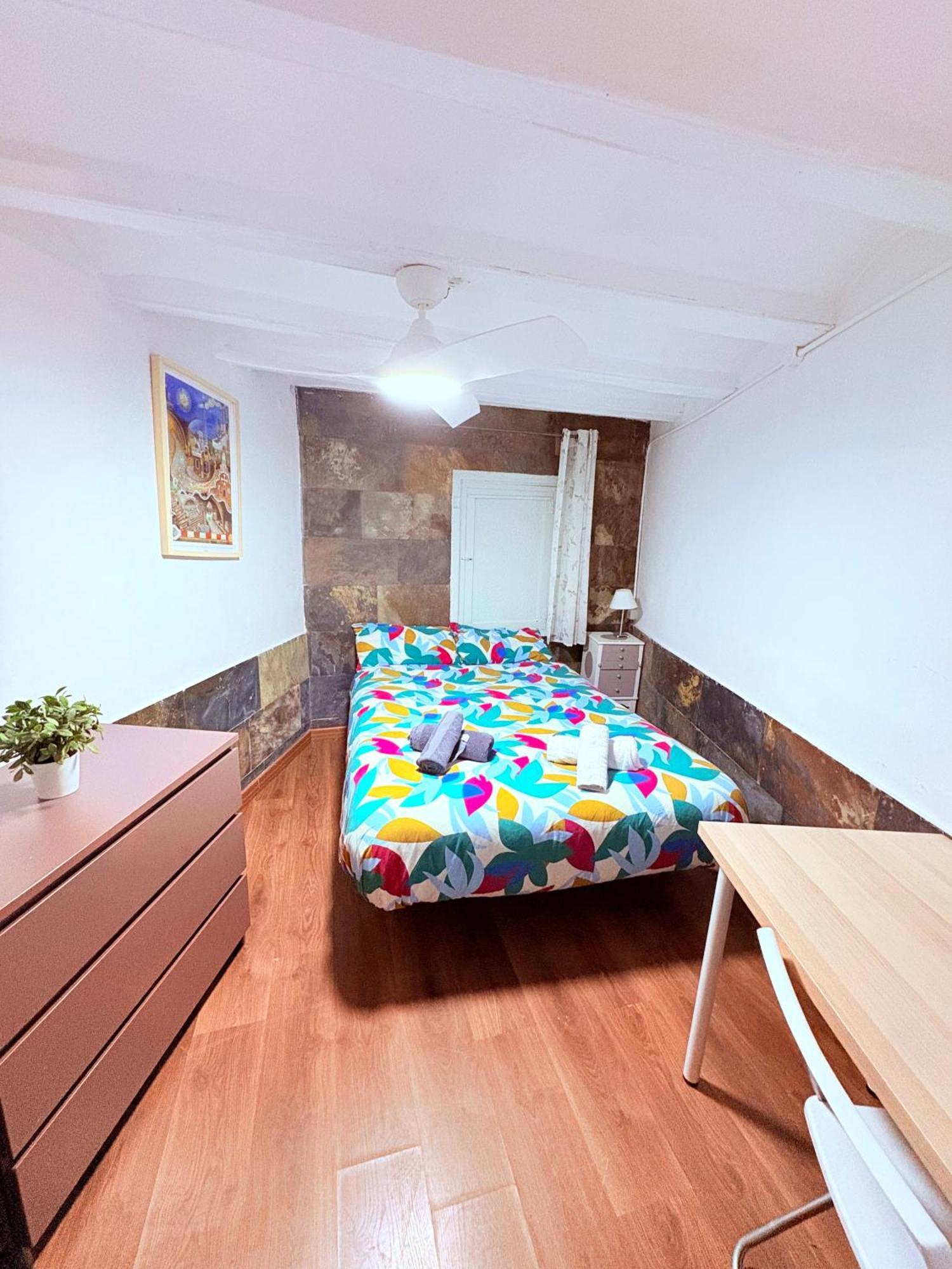 Stunning Flat For 6 People 3 Blocks From The Beach Plus Welcome Breakfast バルセロナ エクステリア 写真