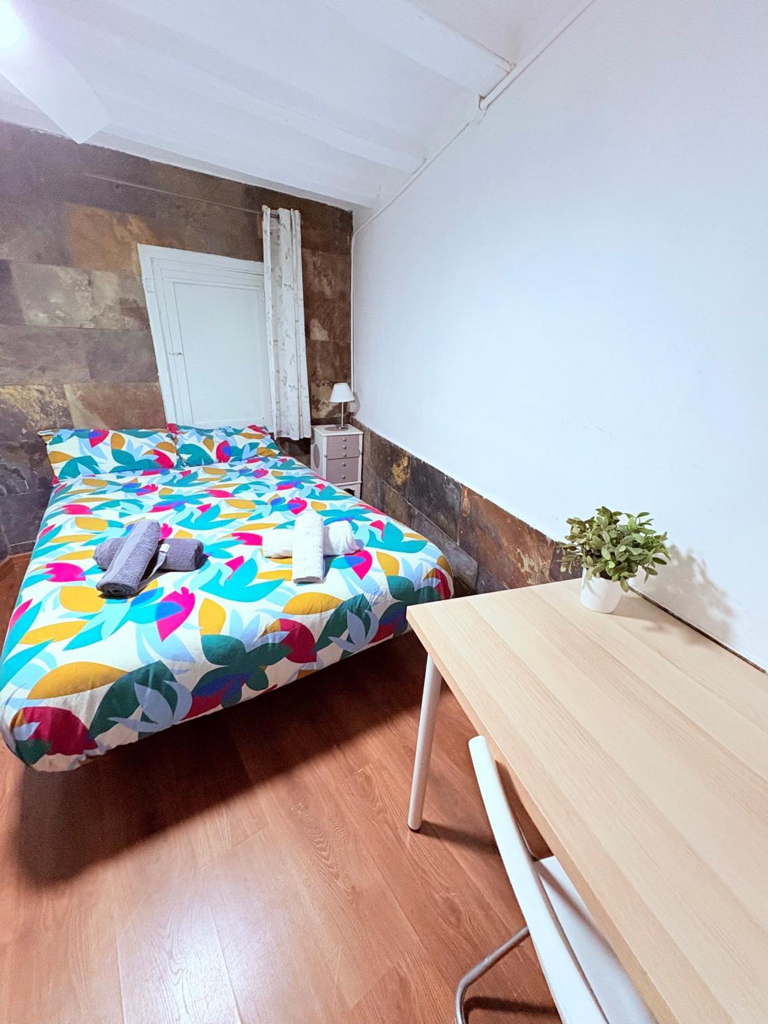 Stunning Flat For 6 People 3 Blocks From The Beach Plus Welcome Breakfast バルセロナ エクステリア 写真