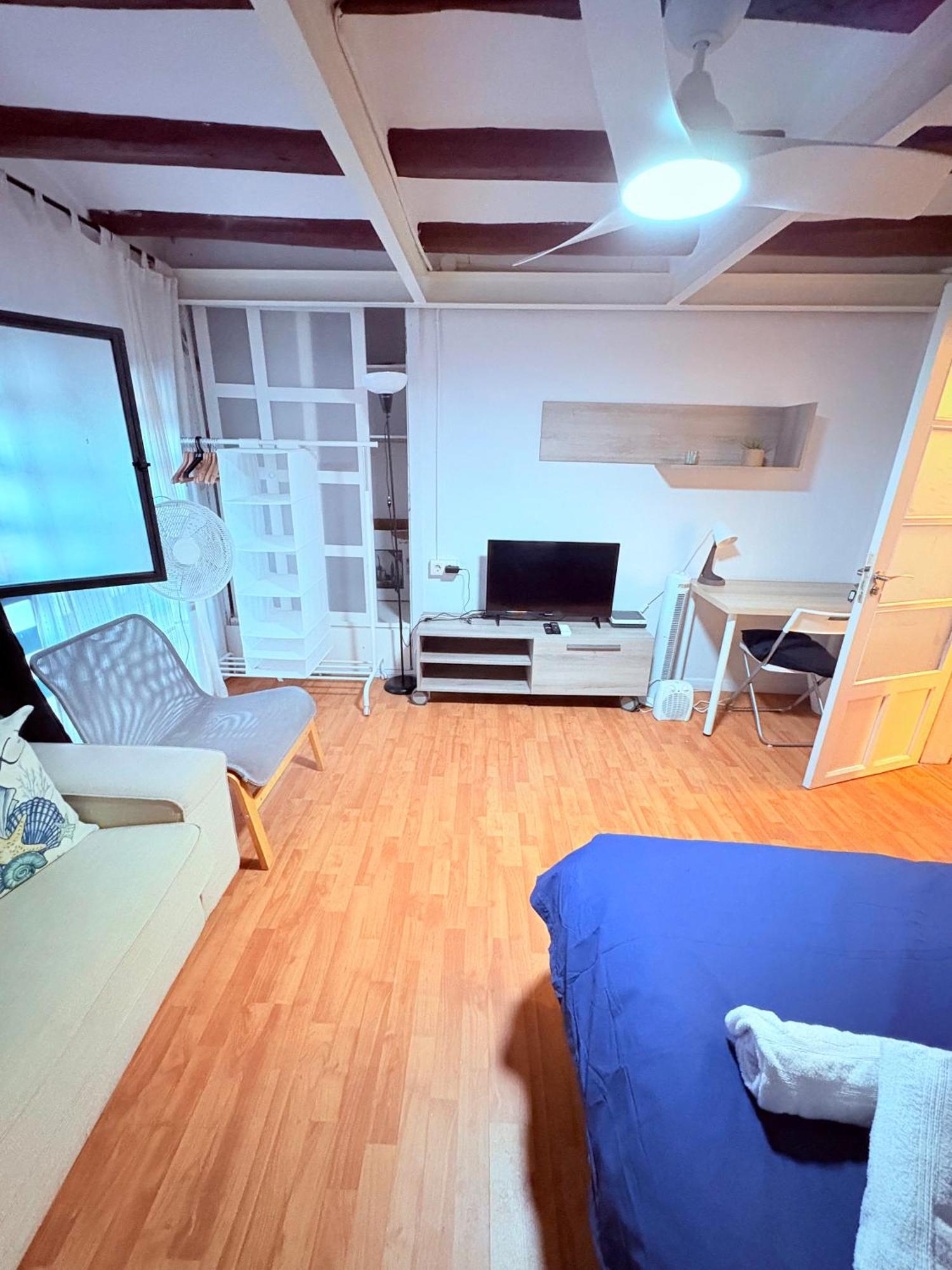 Stunning Flat For 6 People 3 Blocks From The Beach Plus Welcome Breakfast バルセロナ エクステリア 写真