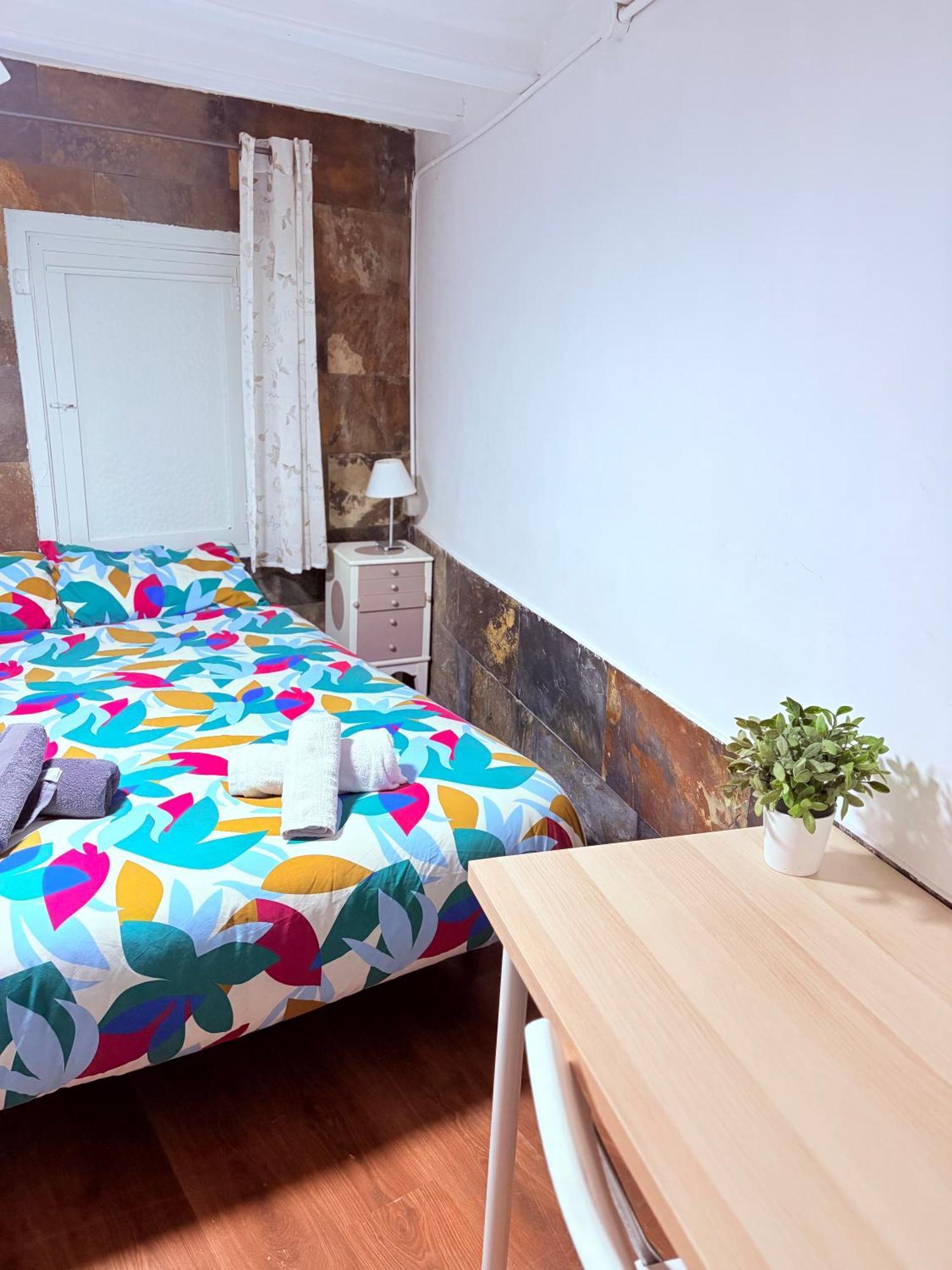 Stunning Flat For 6 People 3 Blocks From The Beach Plus Welcome Breakfast バルセロナ エクステリア 写真