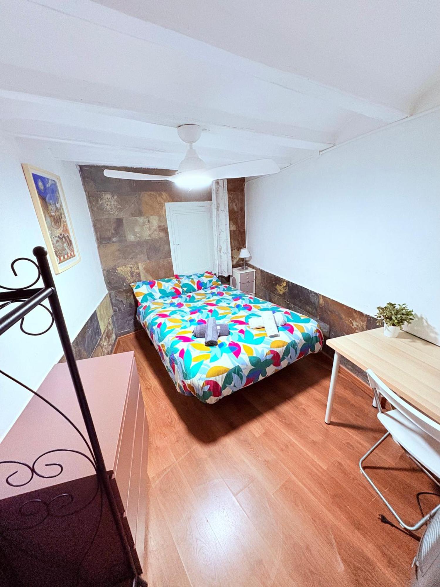 Stunning Flat For 6 People 3 Blocks From The Beach Plus Welcome Breakfast バルセロナ エクステリア 写真